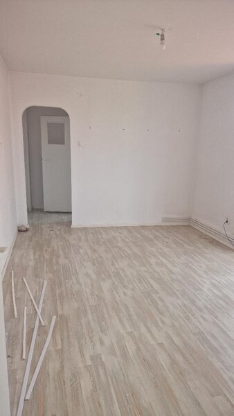 Calea Calarasilor, Hala Traian, semistradal, bloc mixt, centrala termica